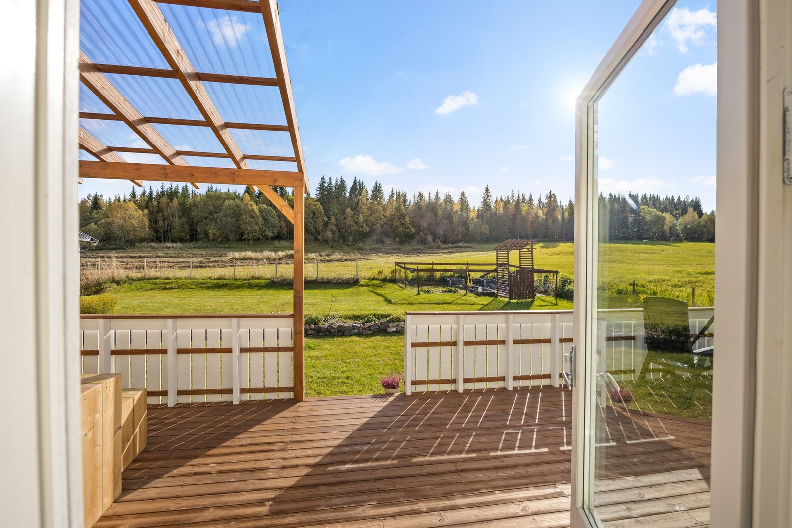 Fra stuen er det utgang til terrasse på 39 kvm. Galleribilde