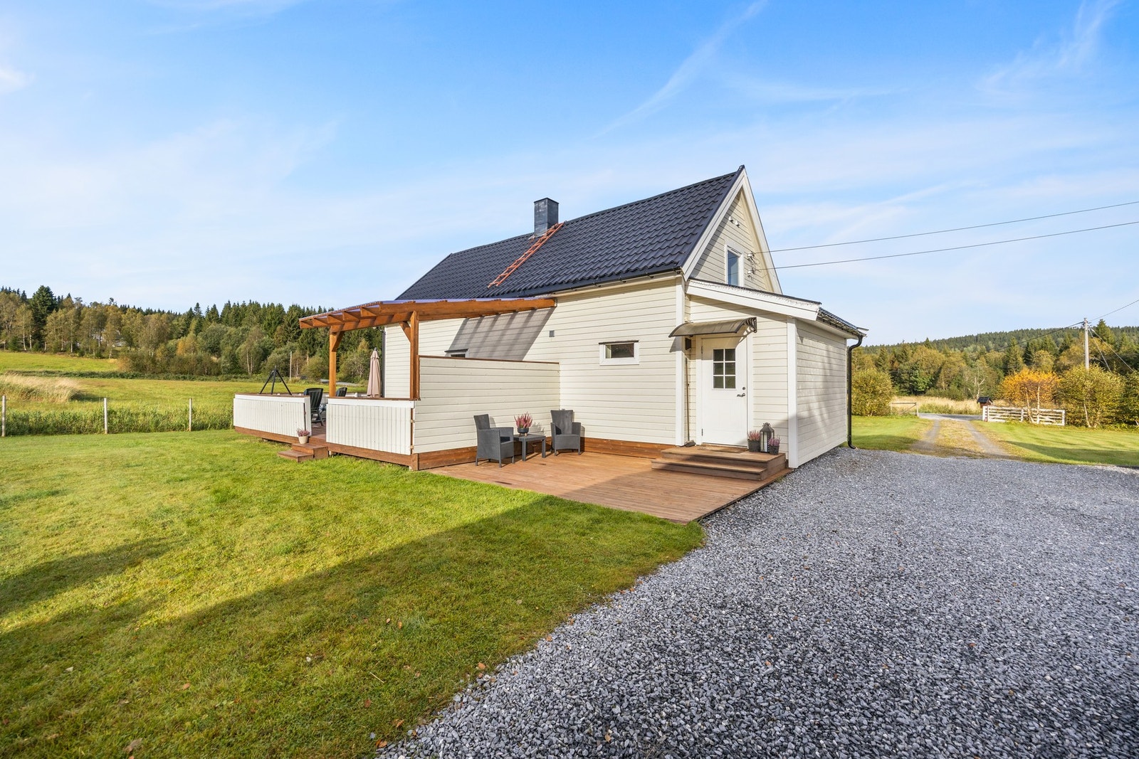 Inngangsparti med terrasse på 17 kvm. Galleribilde