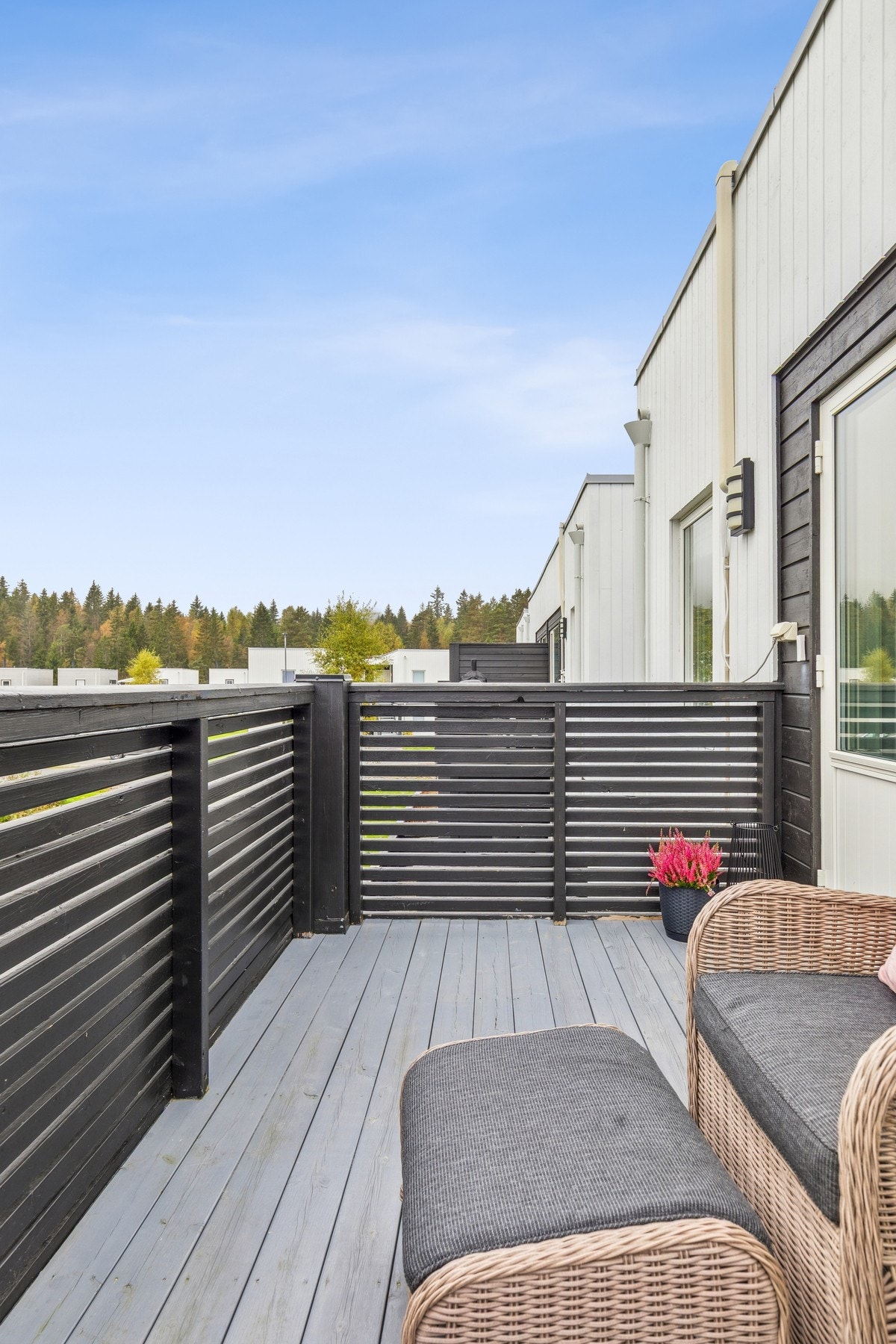 Fra stuen har du direkte utgang til sydvest vendt balkong. Galleribilde