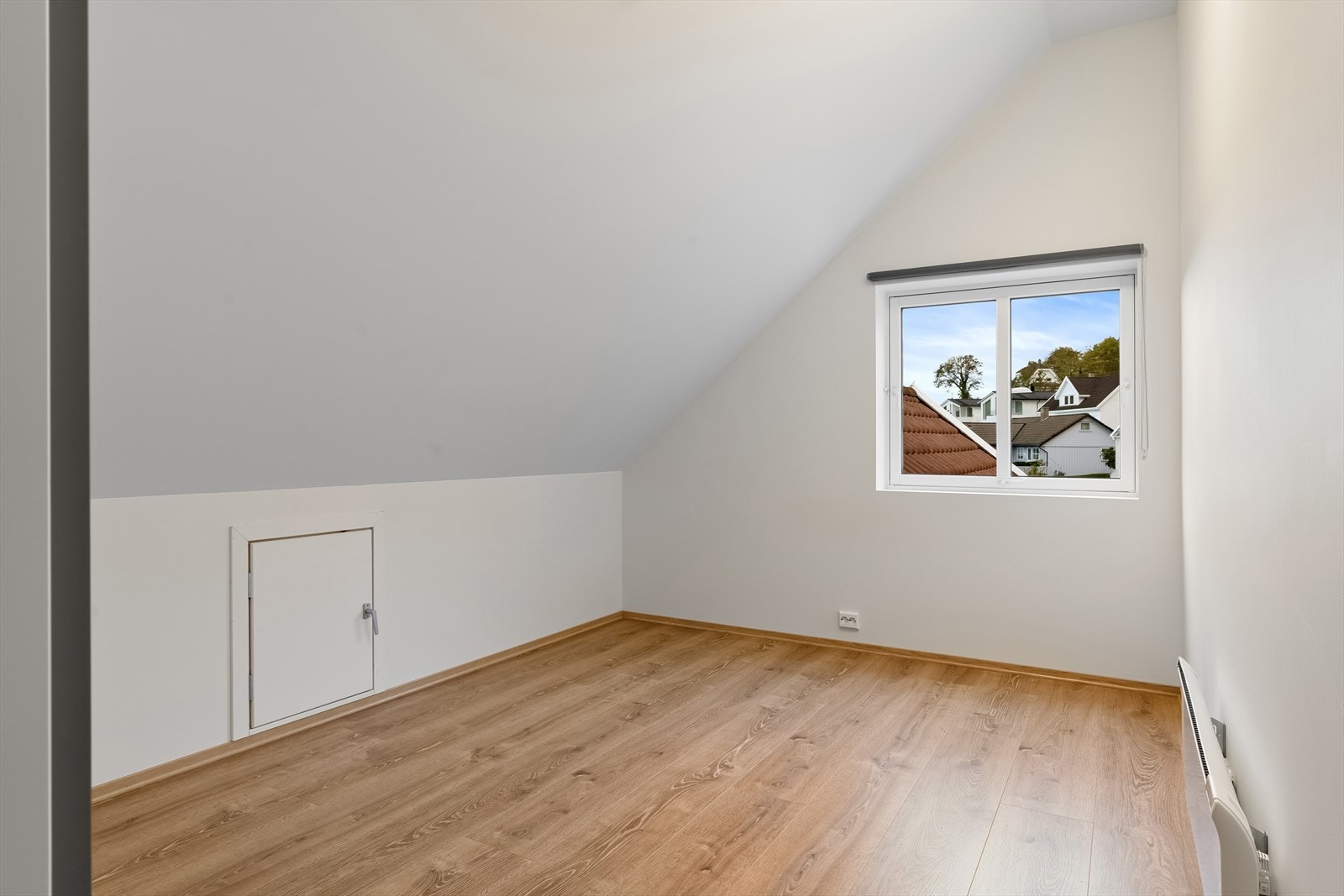 Loftsetasjen har to romslige soverom,. bad og loftstue Galleribilde