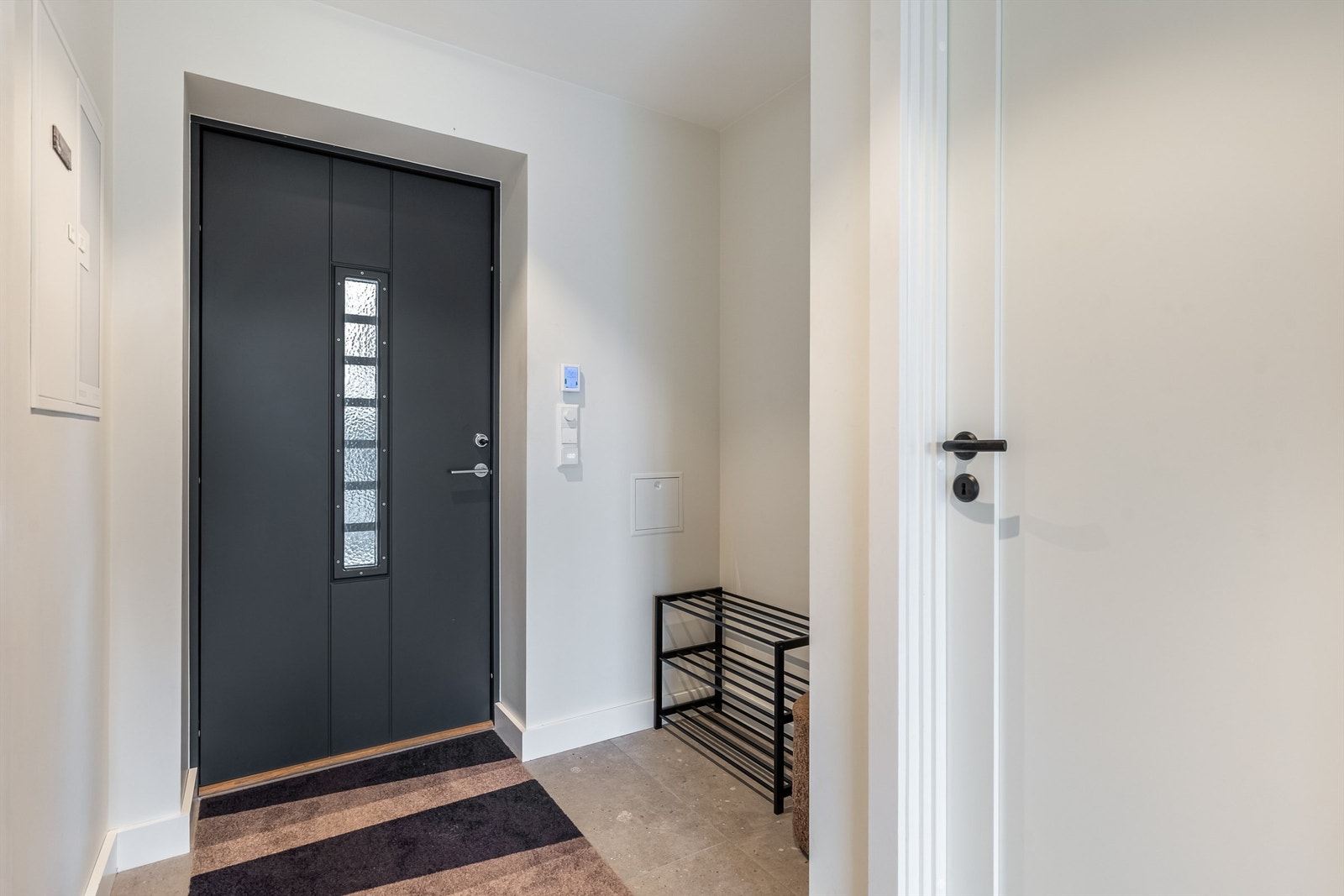 Entré med varmekabler og fliser i gulv Galleribilde