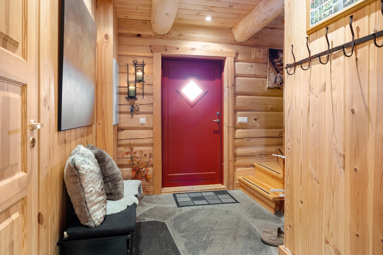 Flott entré med skiferlagt gulv Galleribilde