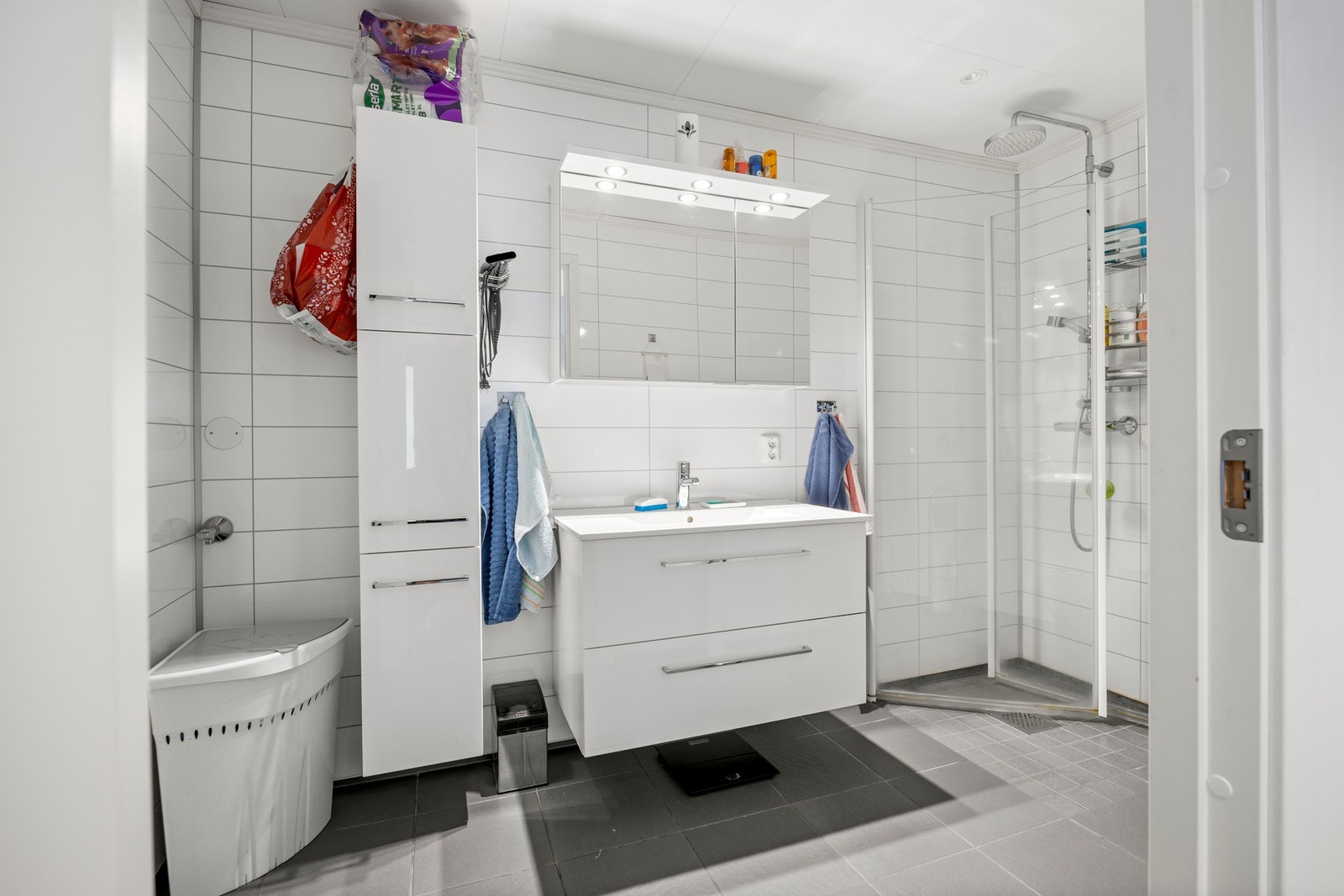 Bad/vaskerom - 5,5 kvm. Oppusset i 2017 Galleribilde