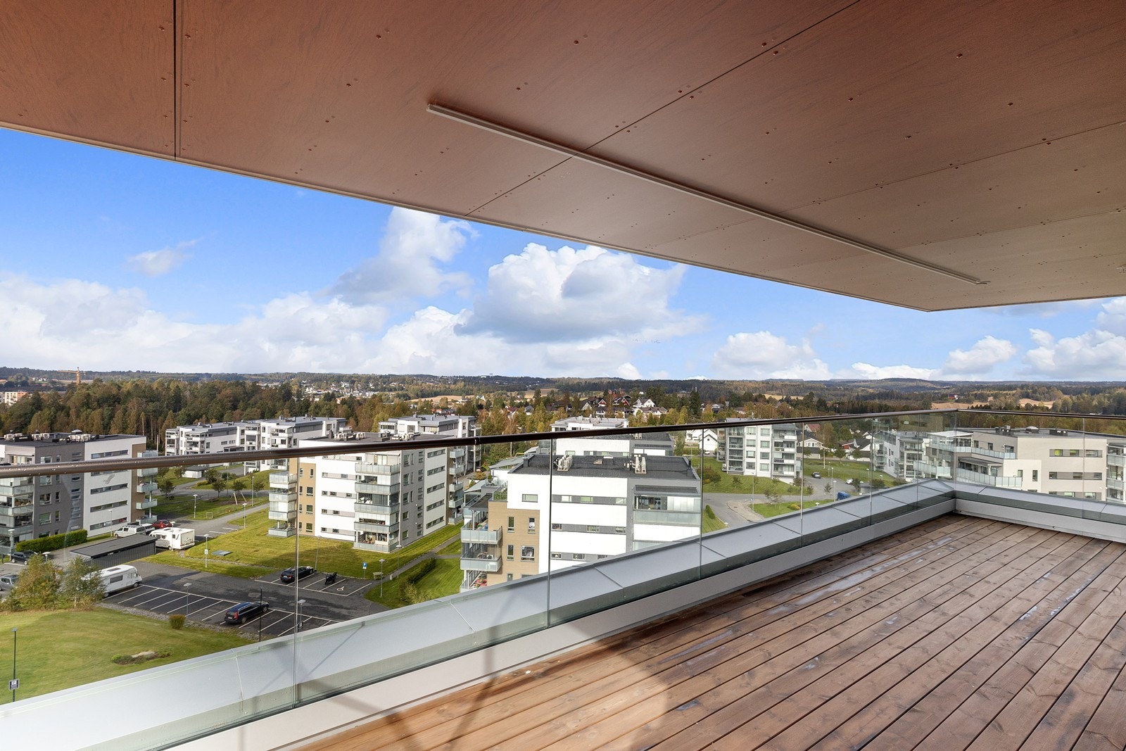 Terrassen har overbygg og du kan bruke uterommet når du måtte ønske. Galleribilde