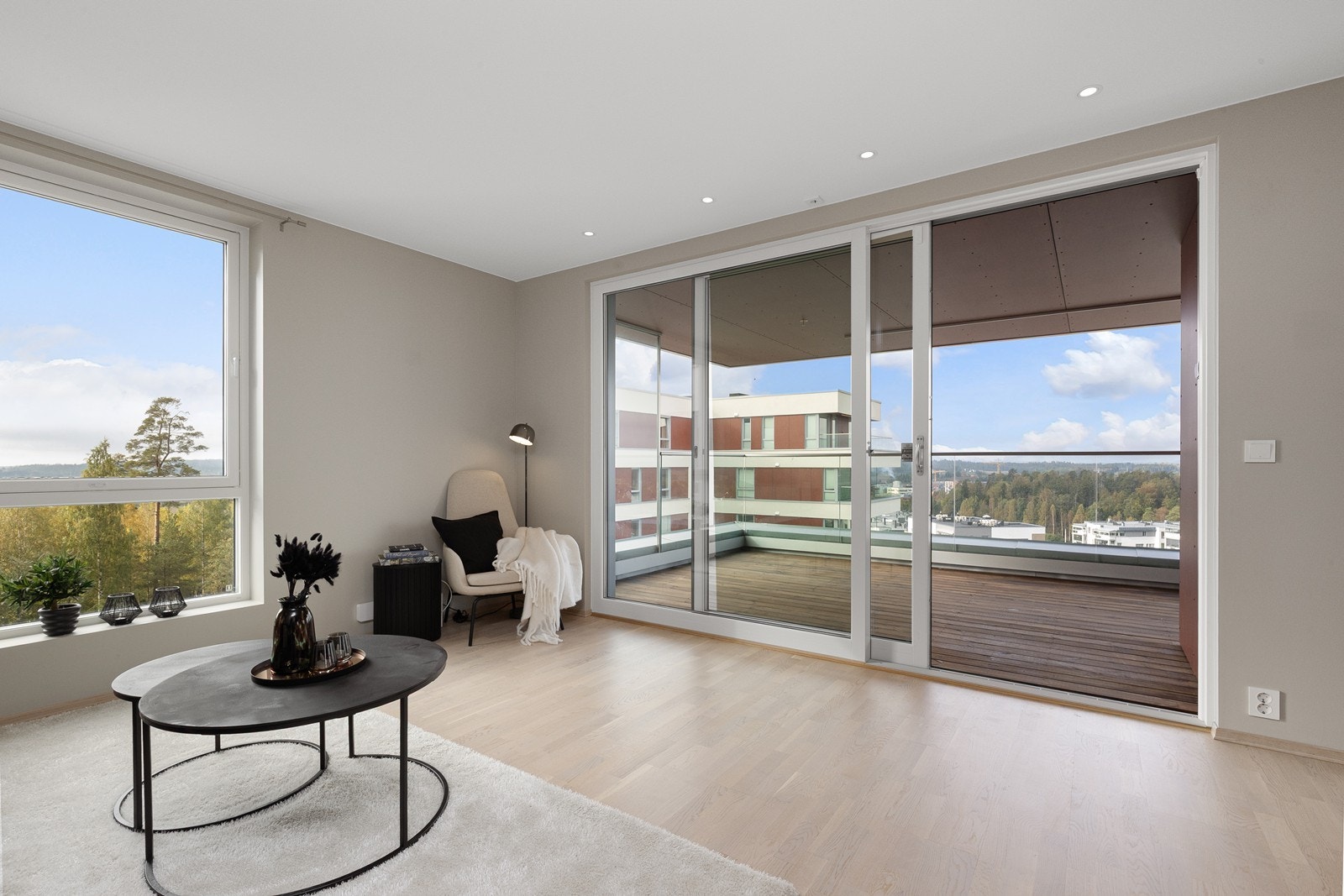 Fra stuen er det utgang til balkong. Galleribilde