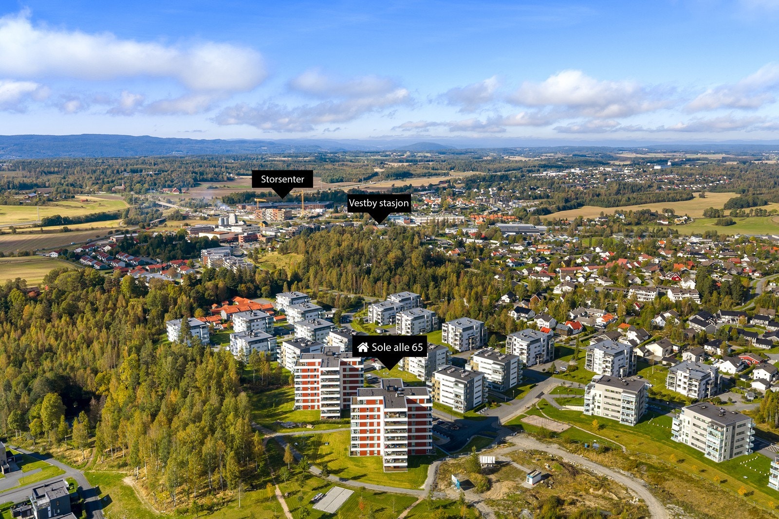 På Sole bor du med naturen så og si rett utenfor døra men kun ca. 15 min. gange til sentrum med alt du måtte trenge av servicetilbud og forretninger. Galleribilde