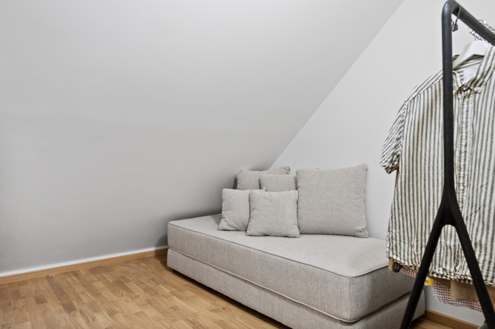 Innvendig bod i tilknytning til soverom. Galleribilde