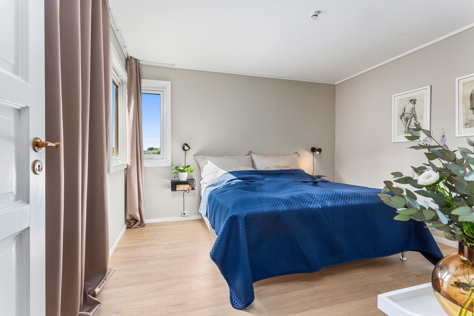 Hovedsoverommet ble oppusset i 2024 og fremstår moderne Galleribilde