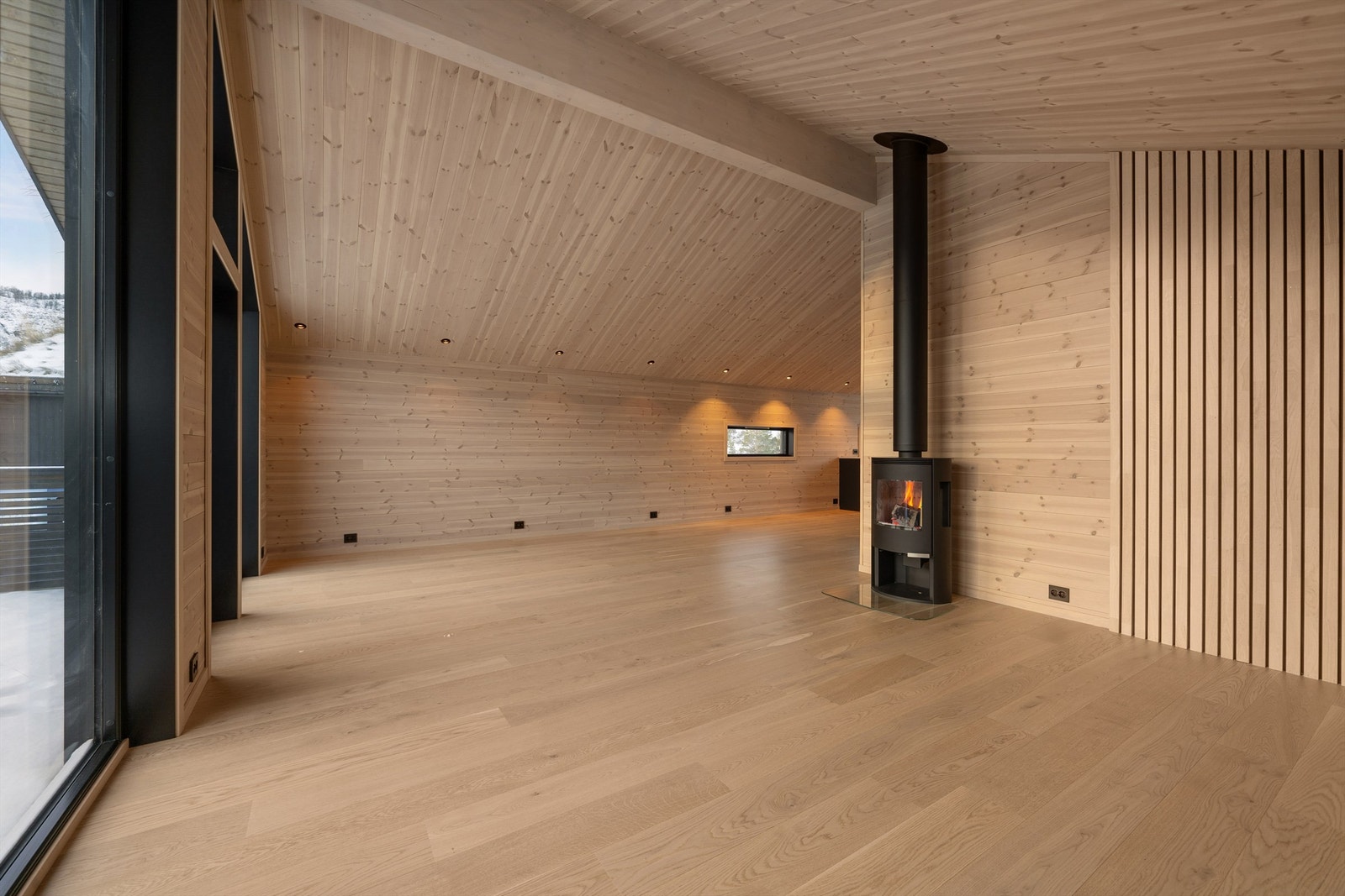 Fra stue mot spiseplass. Galleribilde