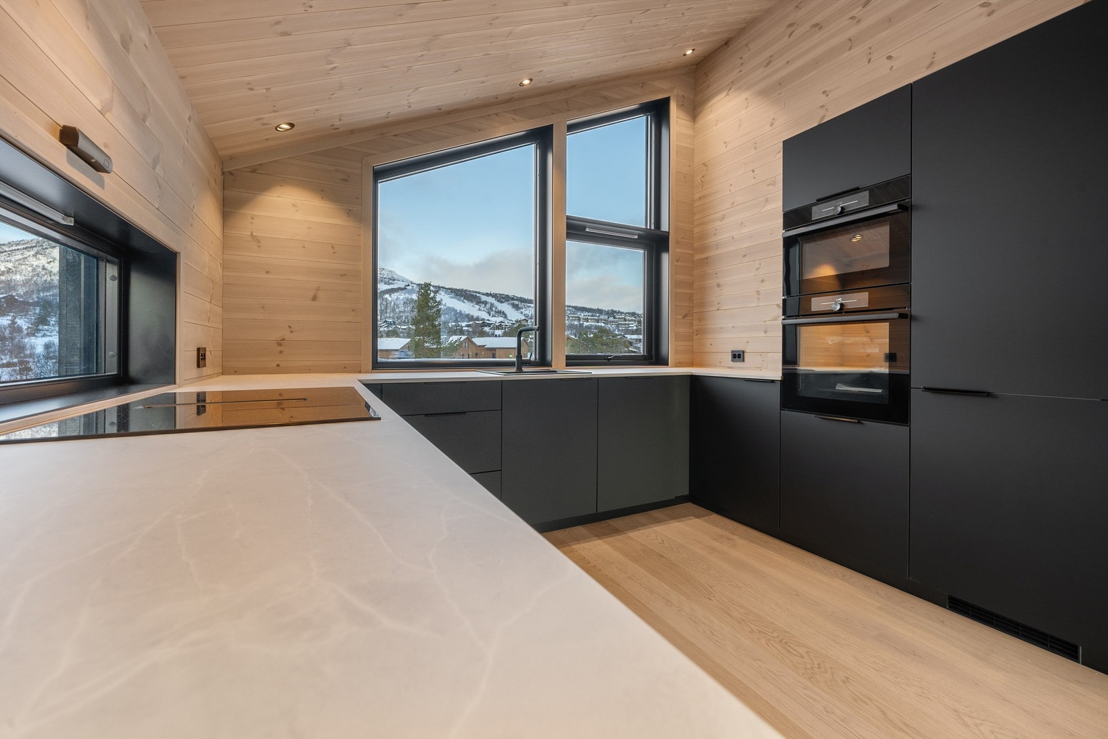 Koketopp med integrert vifte. Galleribilde