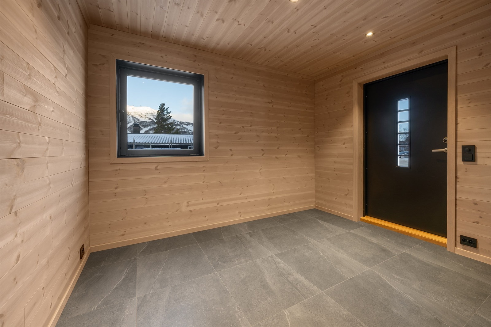 - Velkommen inn til Dyregrenda sør og Fjellparkvegen 42 - Galleribilde