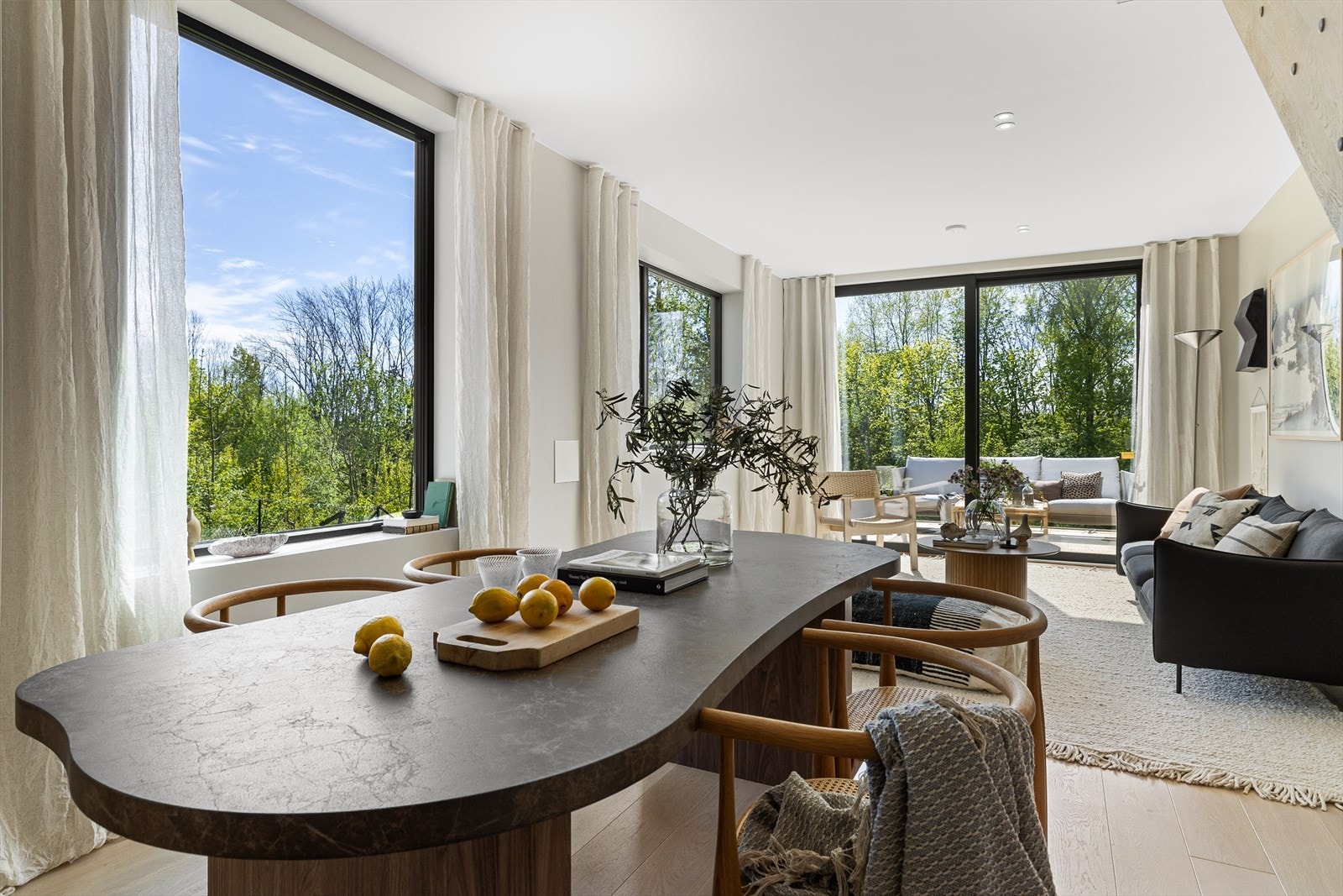 Stue med god takhøyde Galleribilde