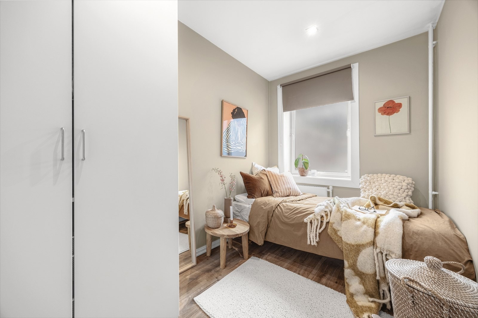 Det andre soverommet egner seg godt som barnerom, gjesterom eller kontor. Galleribilde