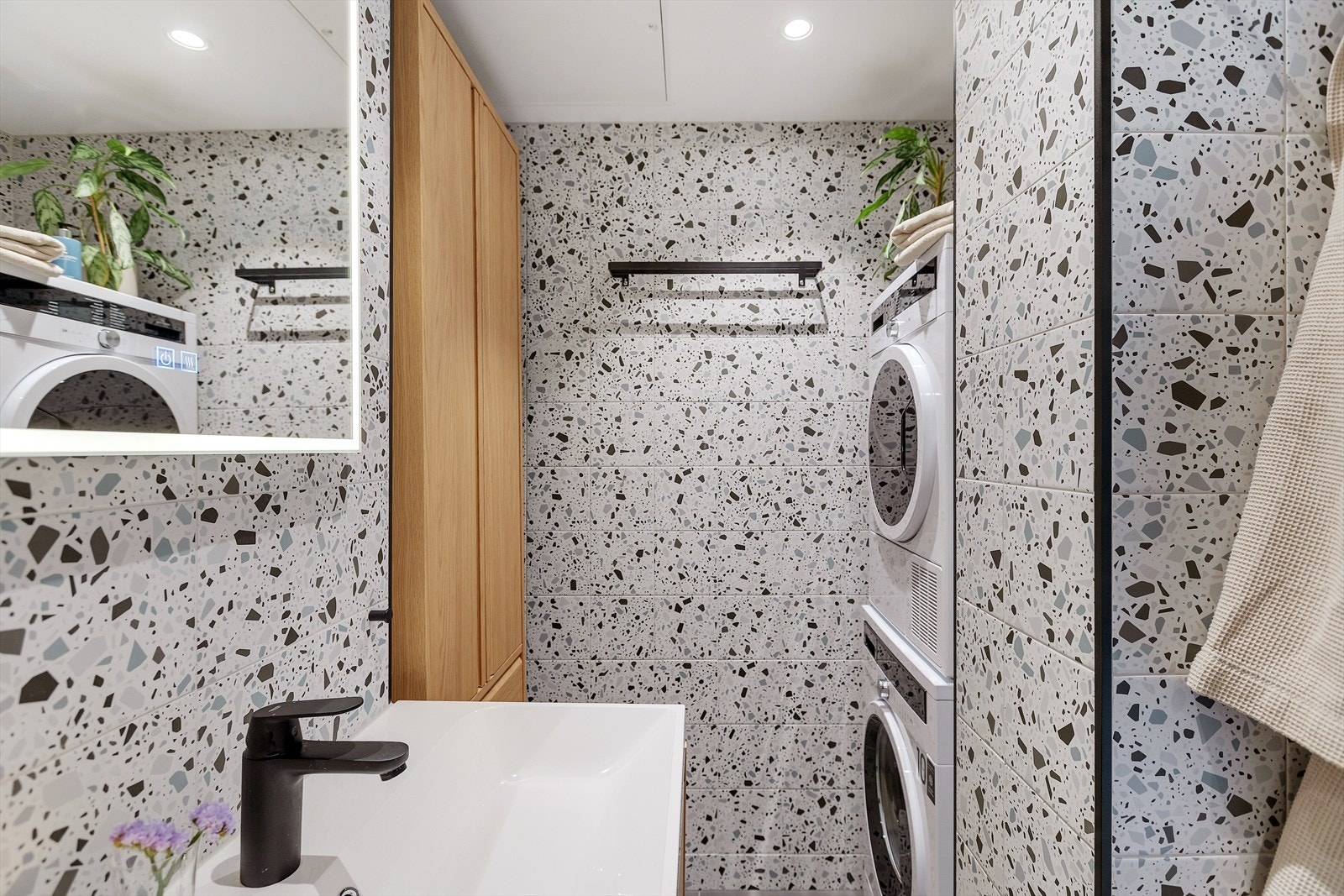 Opplegg for vaskemaskin og plass til tørketrommel Galleribilde