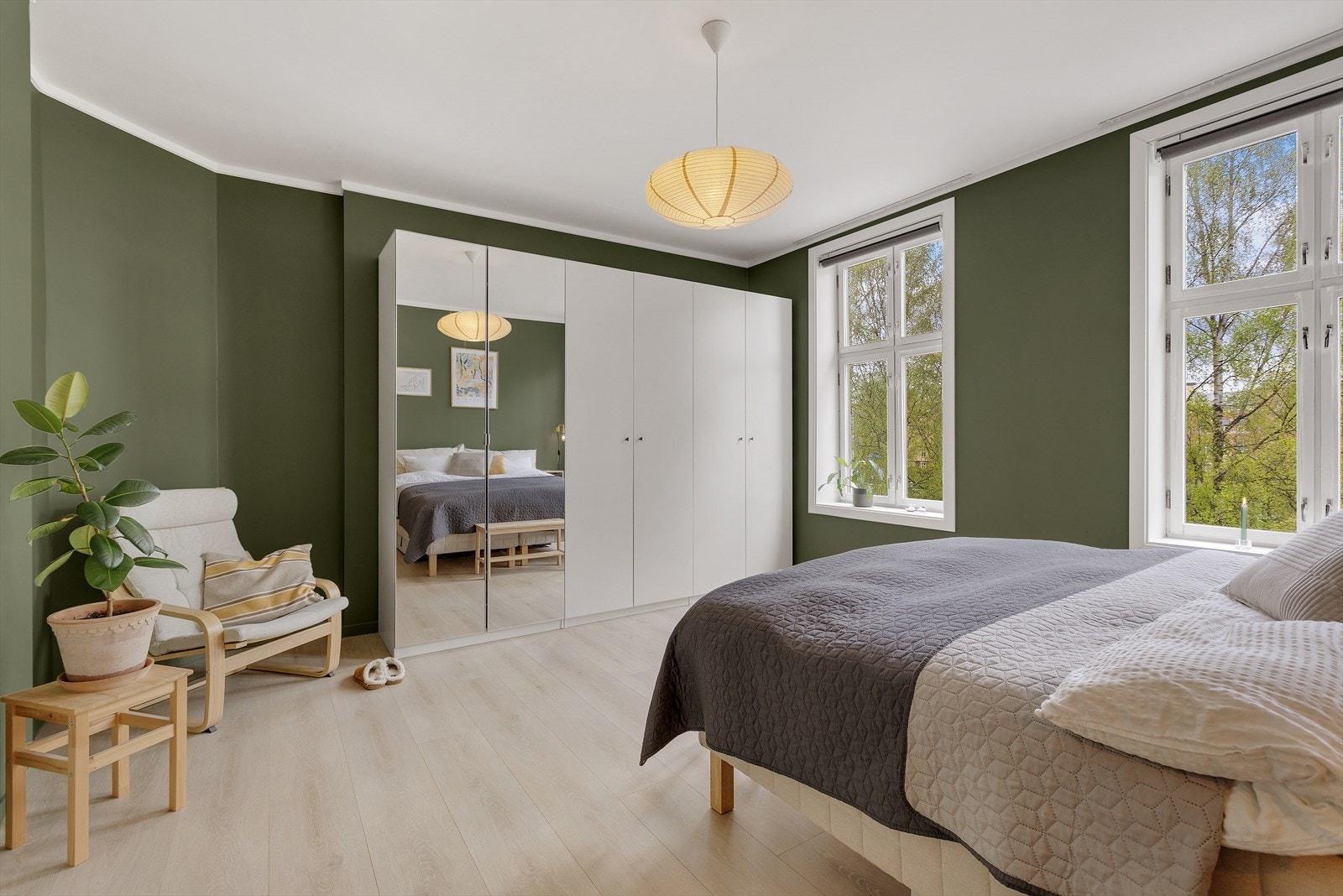 Den gode takhøyden er gjennomgående for leiligheten Galleribilde