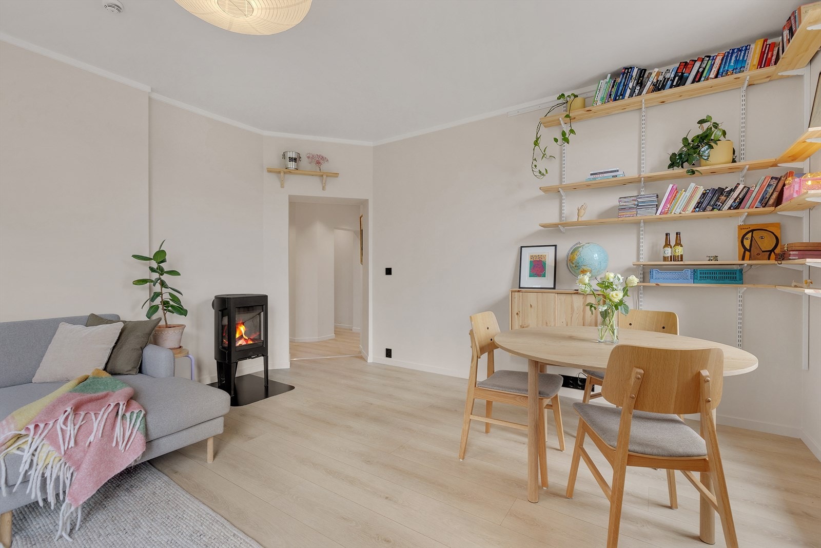 Leiligheten ble i sin helhet renovert i 2022. Overflater vegger ble tatt 2024. Galleribilde