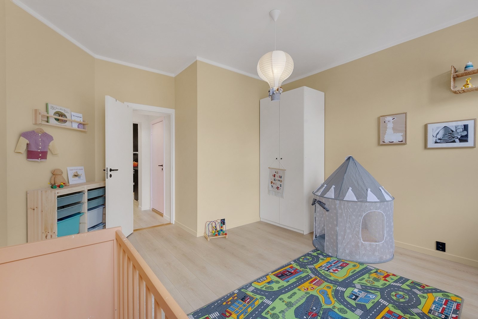 Soverom II med god størrelse og pen standard Galleribilde