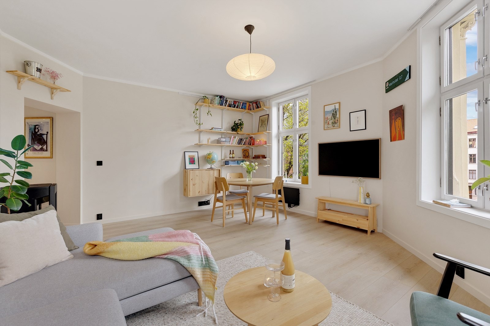 Lys og innbydende stue Galleribilde