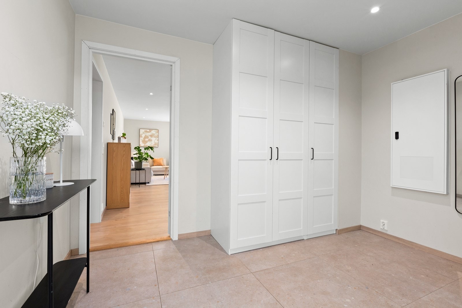 Velkommen inn! En innyndende entrè med god plass Galleribilde