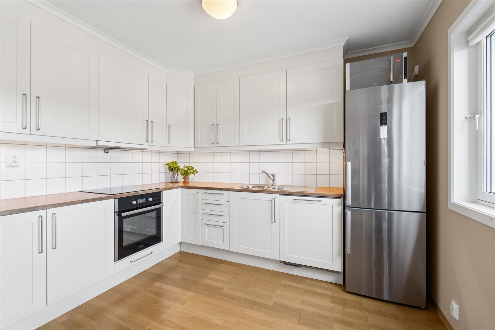 Her er det god plass til kokkelering for kokken. Galleribilde