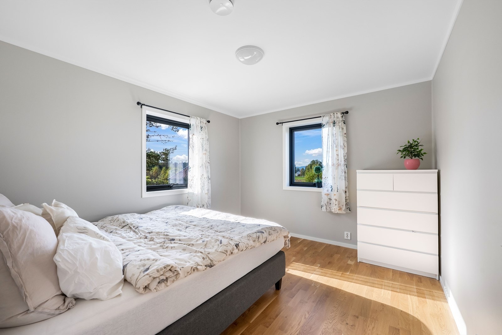 Soverom 2 med utsikt. Galleribilde