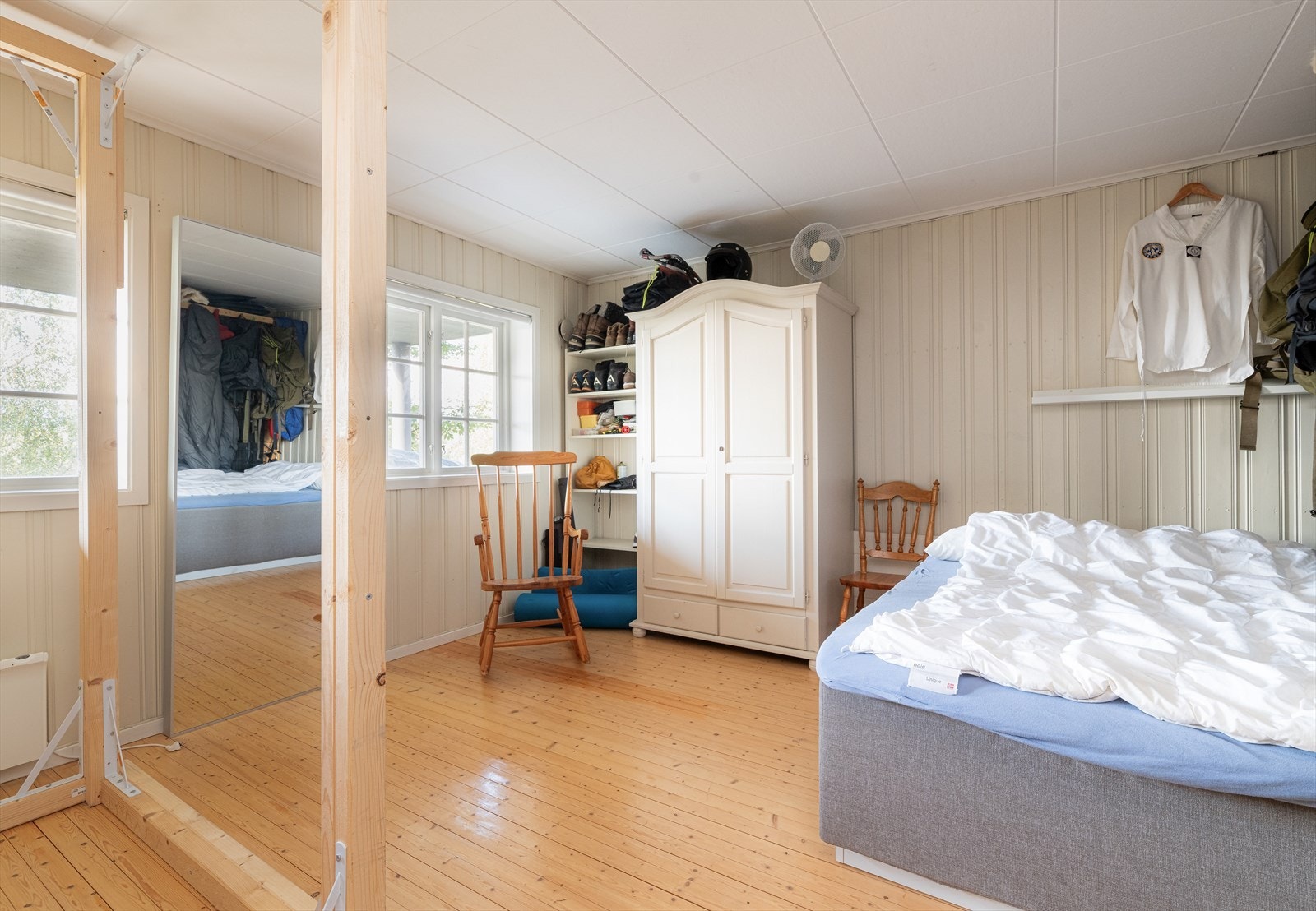 Soverom i underetasjen med god størrelse og fin plass til både dobbeltseng og garderobeløsning. Galleribilde