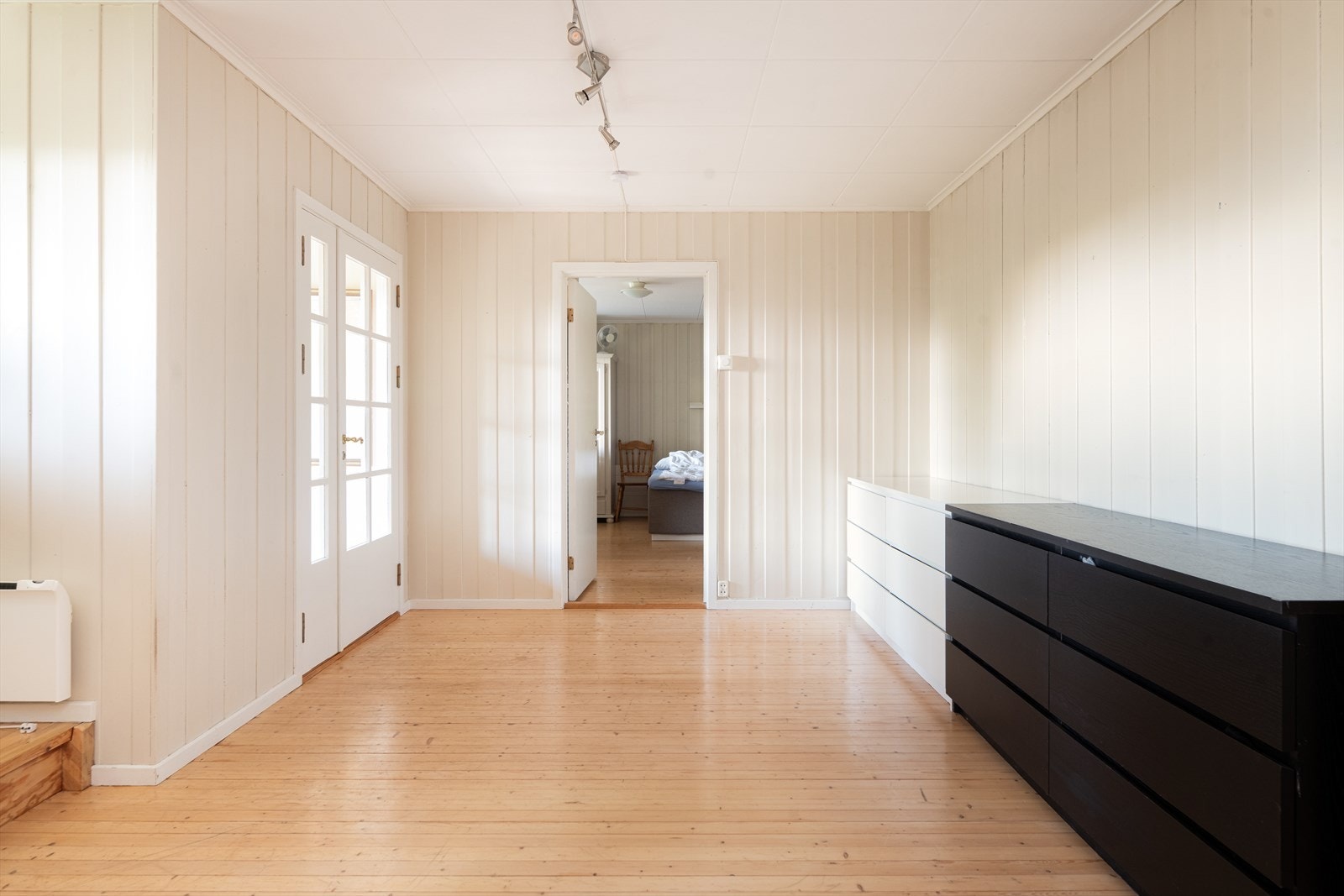 Lys og fin gang med god plass til garderobeløsning. Galleribilde