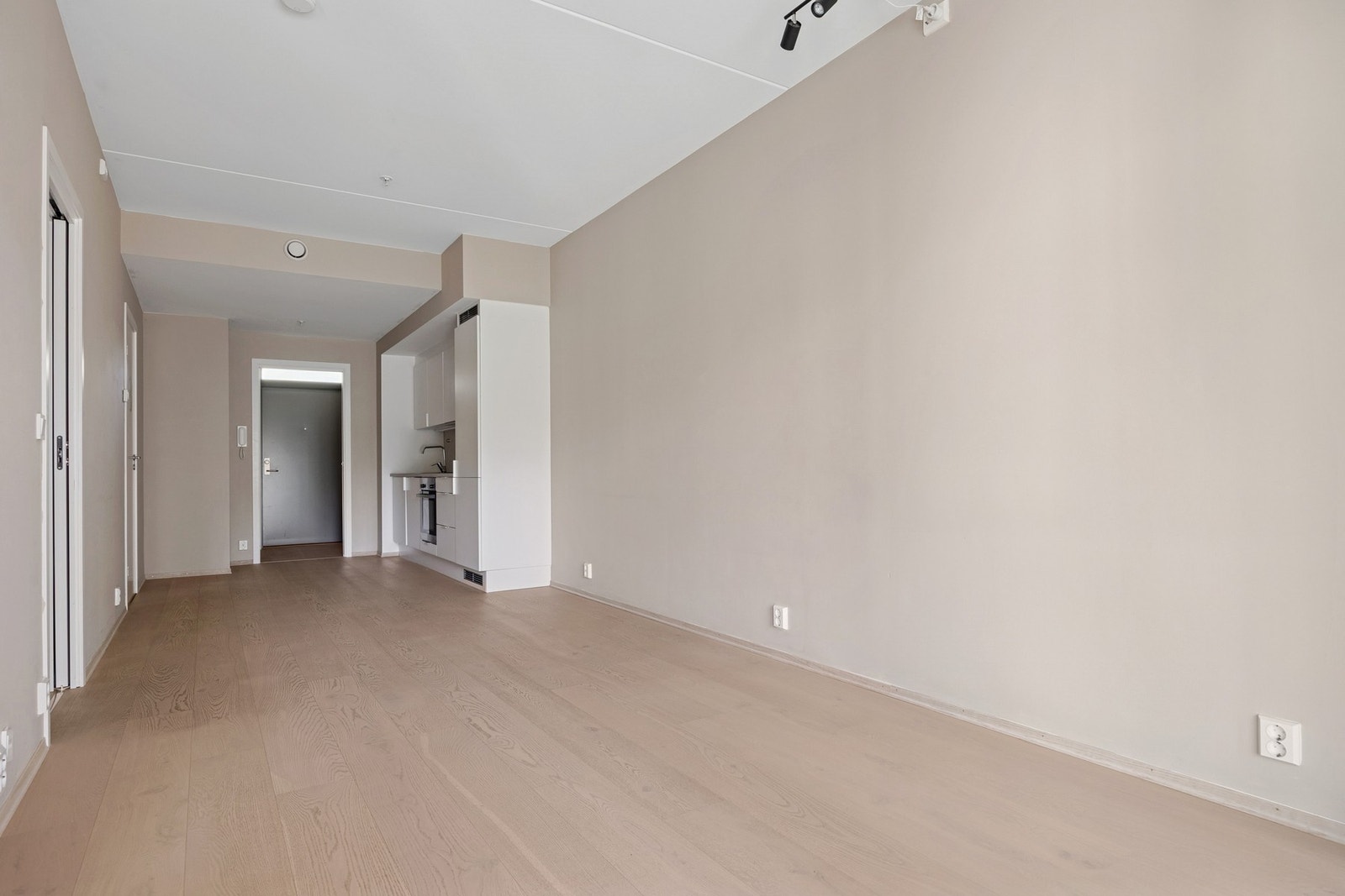 Felleskostnadene inkluderer blant annet kabel-TV, internett og vannbåren gulvvarme tilknyttet fjernvarmeanlegg. Galleribilde