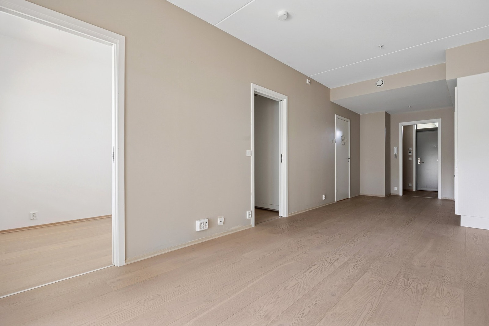 Bygget er oppført i 2023, og det følger med 5 års nybygggaranti, gjeldende frem til 2028. Galleribilde