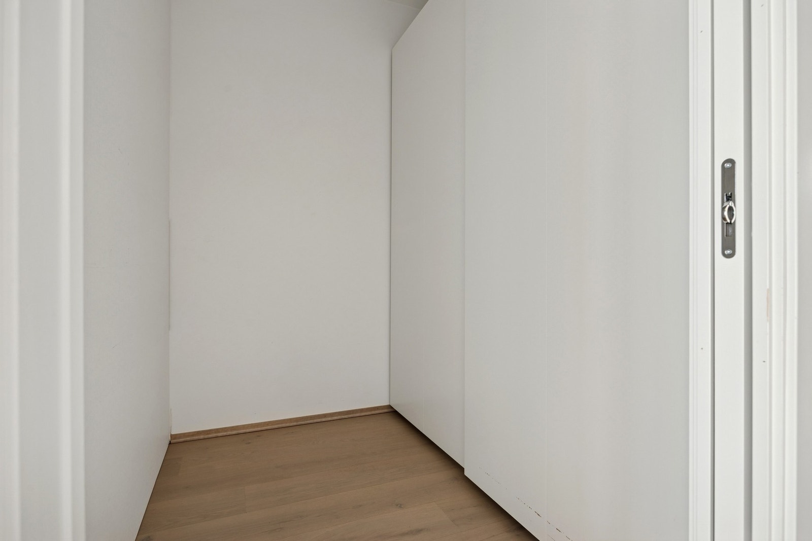 Innvendig bod i leiligheten samt sportsbod i kjeller gir gode oppbevaringsmuligheter. Galleribilde