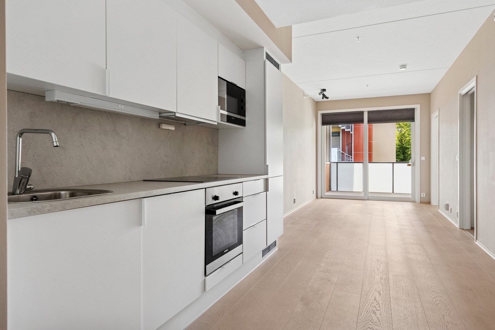 Her får du en tilnærmet ny bolig med tidsriktig standard, heisadkomst, parkeringsplass i kjeller og en stor, vestvendt balkong.! Galleribilde