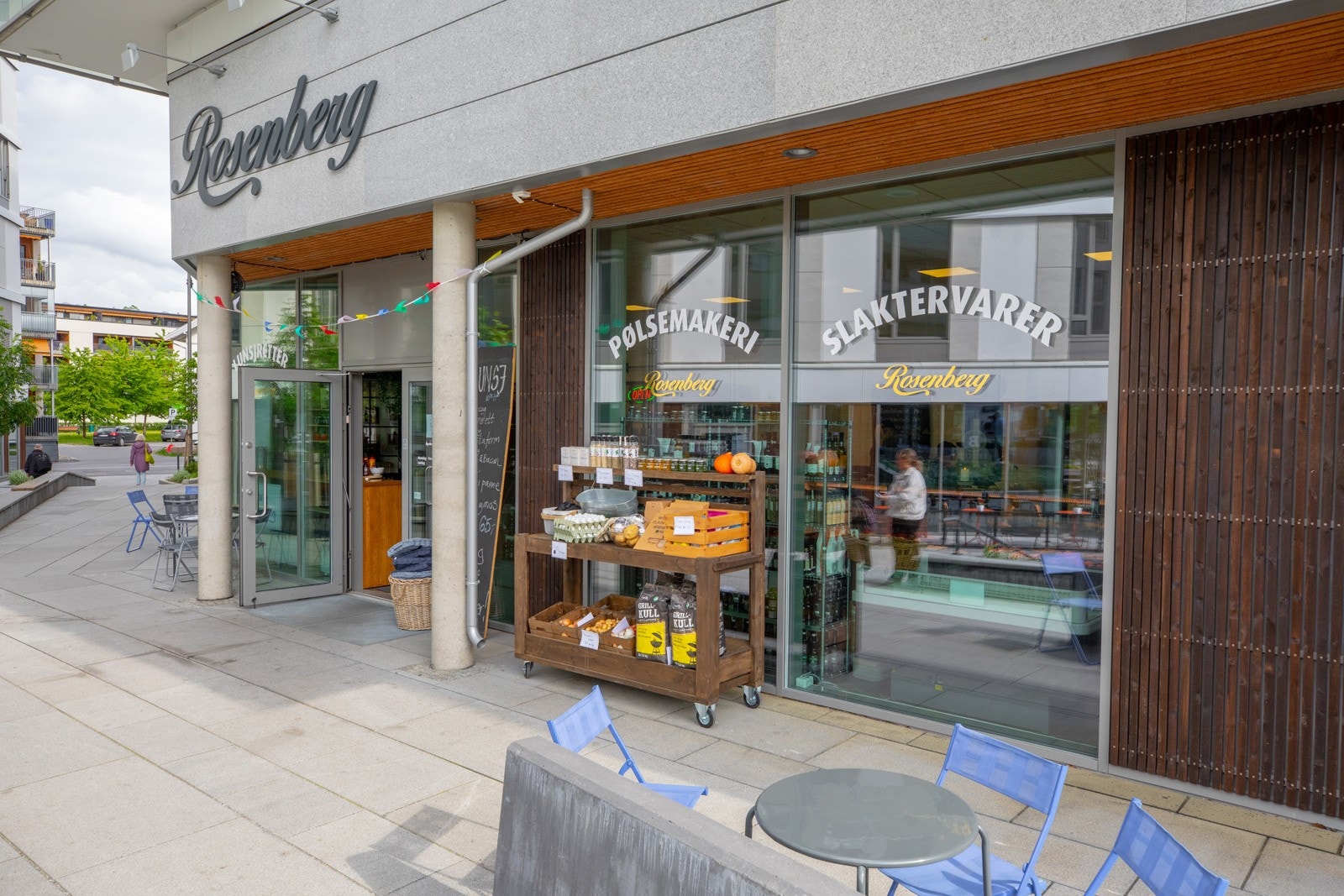 Rosenberg med ferske kjøttvarer, ferdigretter, godt pålegg og catering. Galleribilde