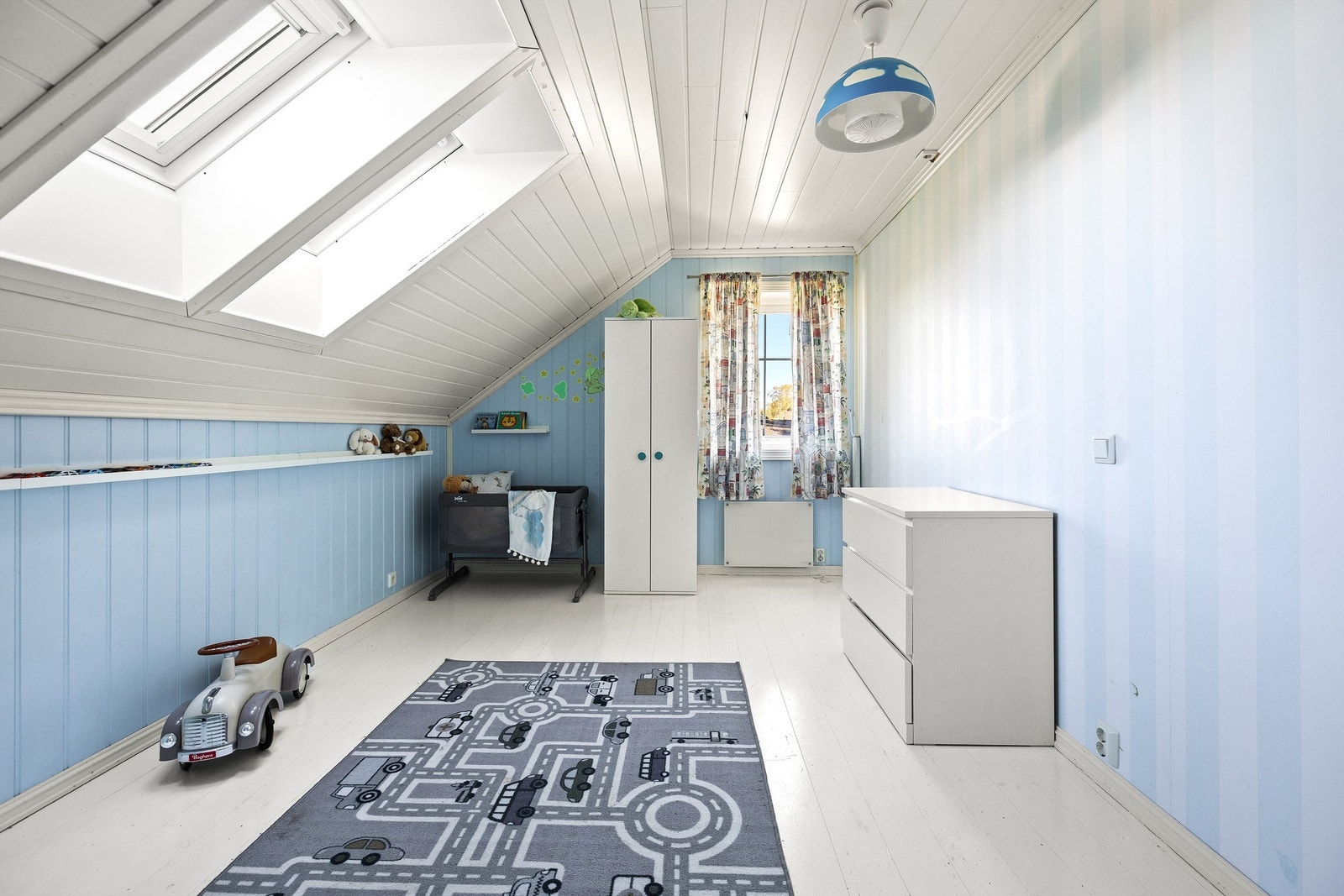 Det andre rommet er fleksibelt i bruk, og passer ypperlig som barnerom, gjesterom eller hjemmekontor - alt etter behov. Galleribilde