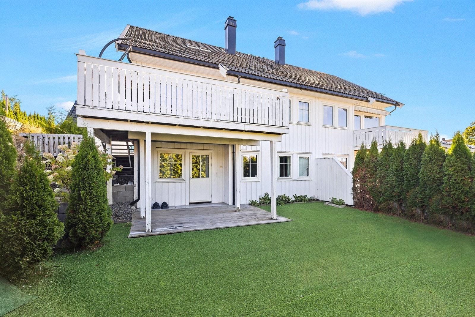 Eiendomsmegler Krogsveen v/ Vegard Gran-Andersen ønsker deg velkommen til Lørenfaret 12! Galleribilde