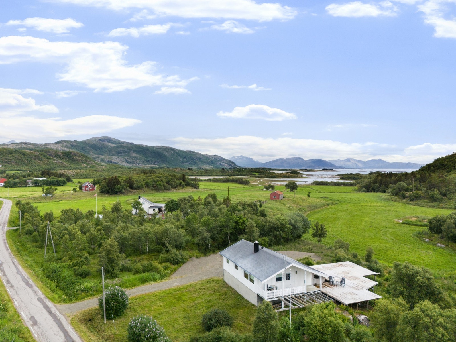Omringet av nydelig naturlandskap har du fine turmuligheter like i nærheten Galleribilde