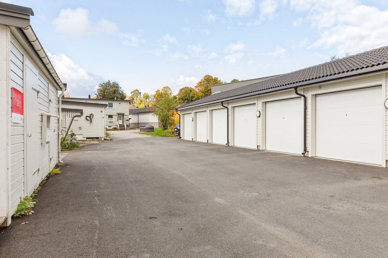 Det er i borettslaget bygget nye garasjer. Galleribilde