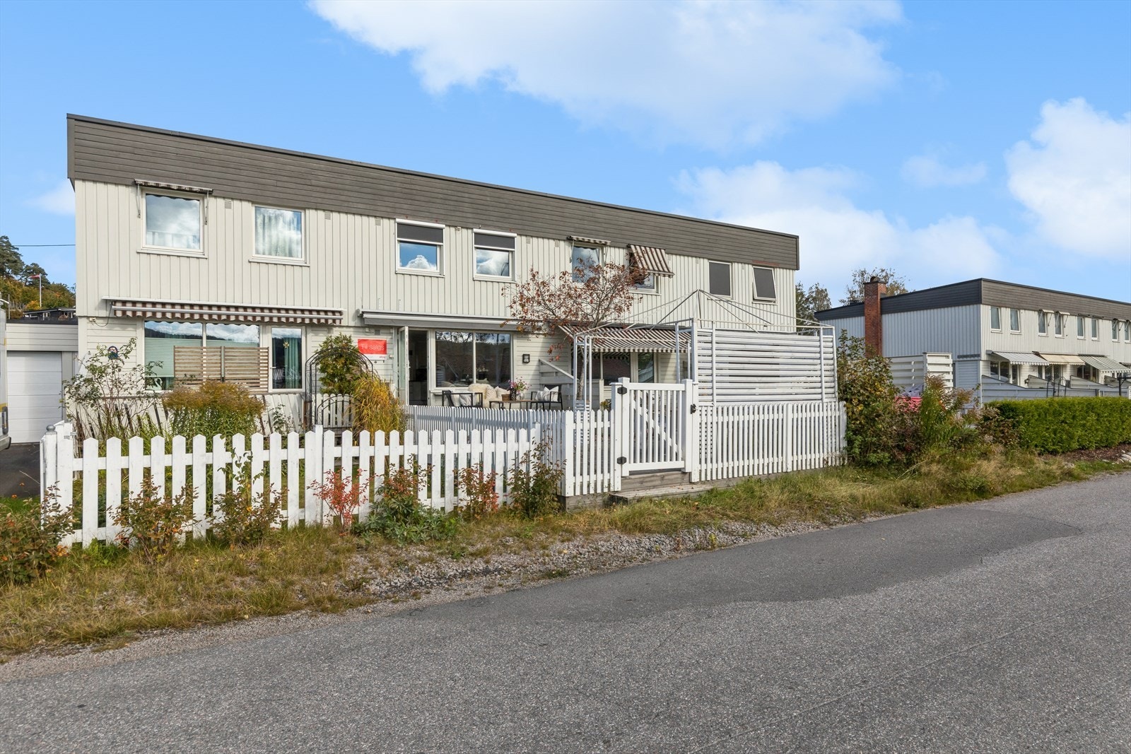 I tillegg medfølger en eldre garasje, så her han man faktisk to garasjer. Galleribilde