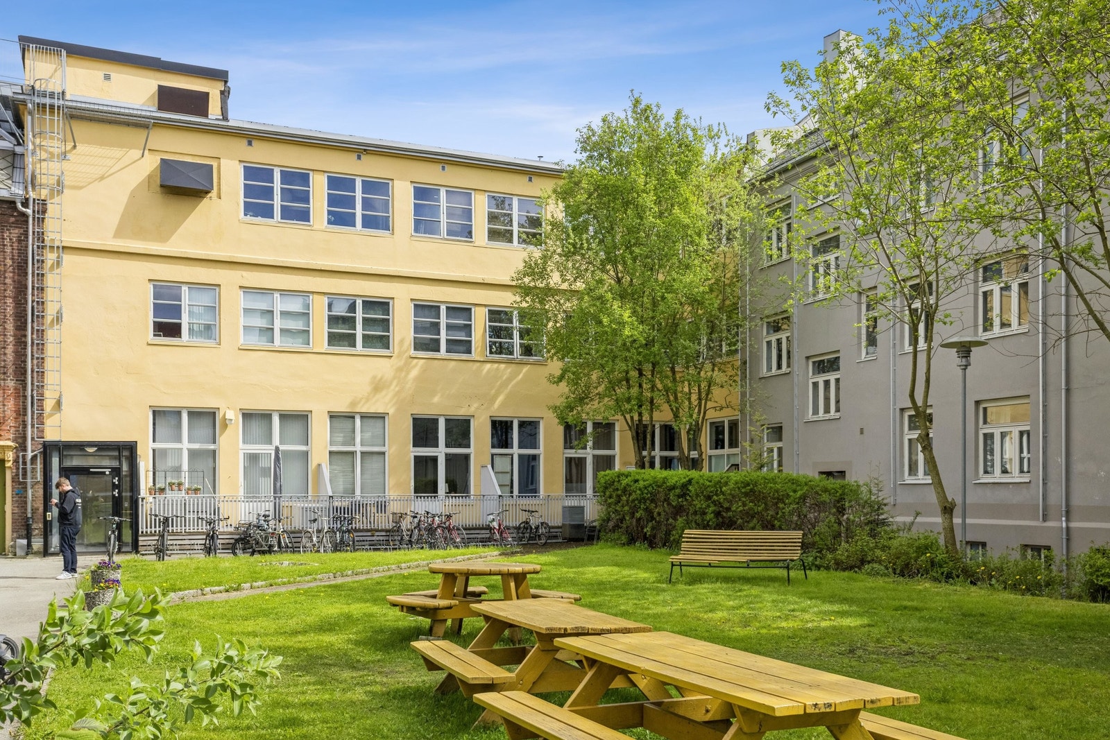 Velkommen til Innherredsveien 61d! Leiligheten befinner seg i byggets andre etasje. Galleribilde