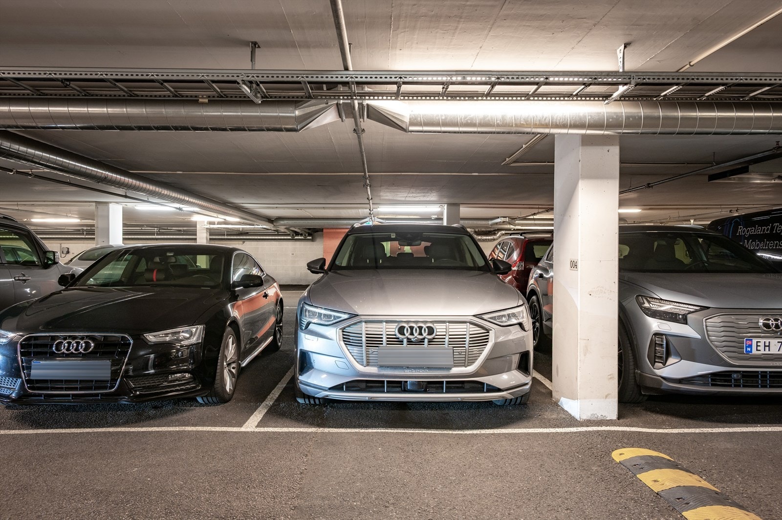 Det følger med nummerert garasjeplass med EL-lader (004) i felles og oppvarmet garasjeanlegg Galleribilde