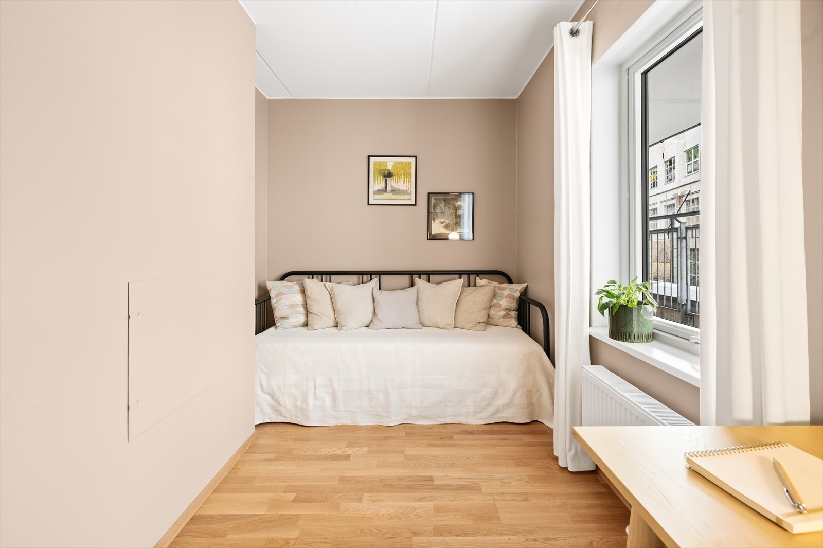 Gode lysforhold med gode vindusflater og luftemuligheter Galleribilde