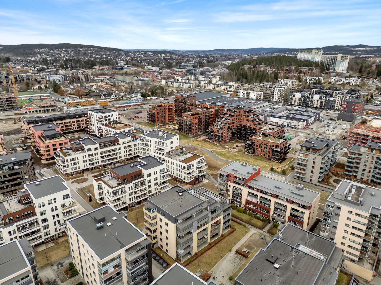 Området grenser til friområde, noe som gir ekstra rom for lek og rekreasjon. Galleribilde