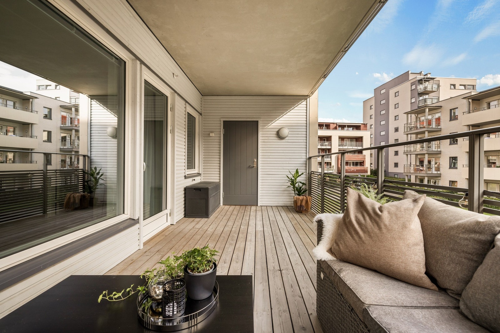 Utebod på ca. 2 m² til alt fra ski til solsenger. Galleribilde