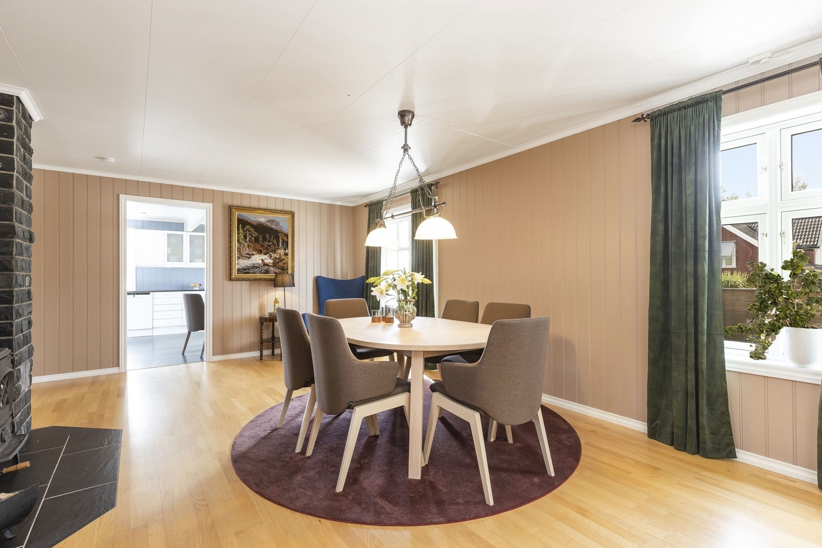 Stor stue med spiseplass Galleribilde