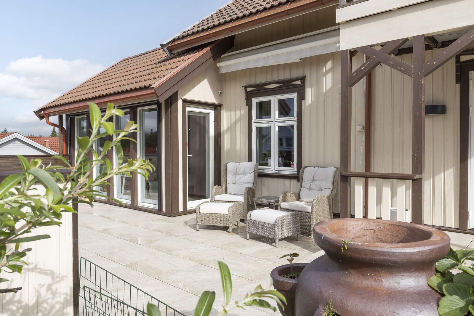 Stor terrasse med gode solforhold Galleribilde