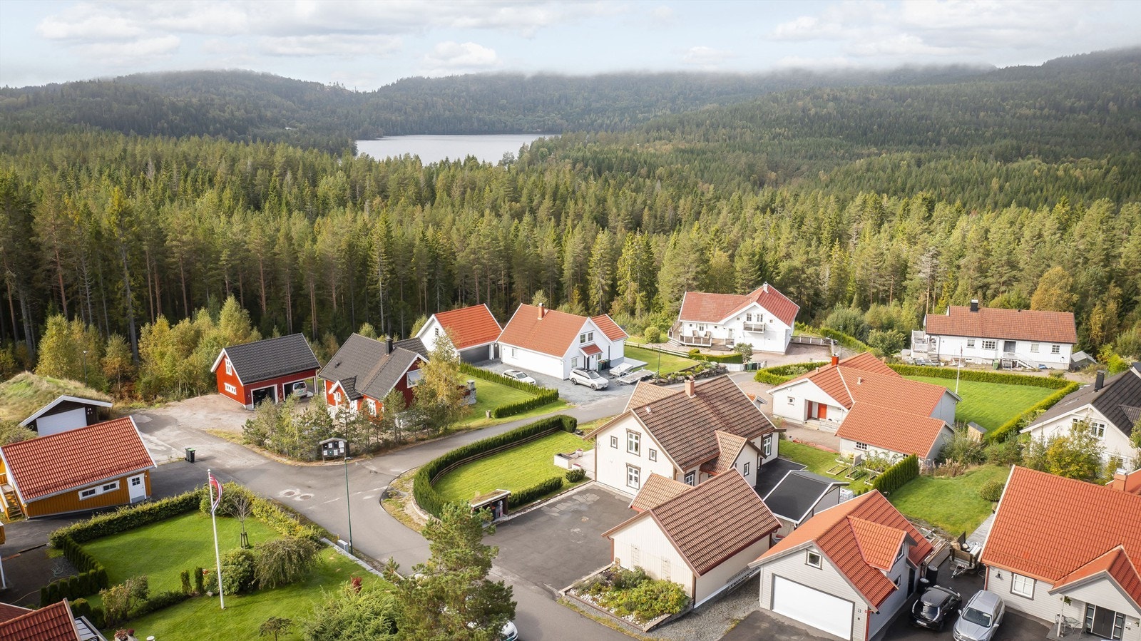 Nært til flotte turterreng. Skiløyper og badeplass i umiddelbar nærhet. Galleribilde