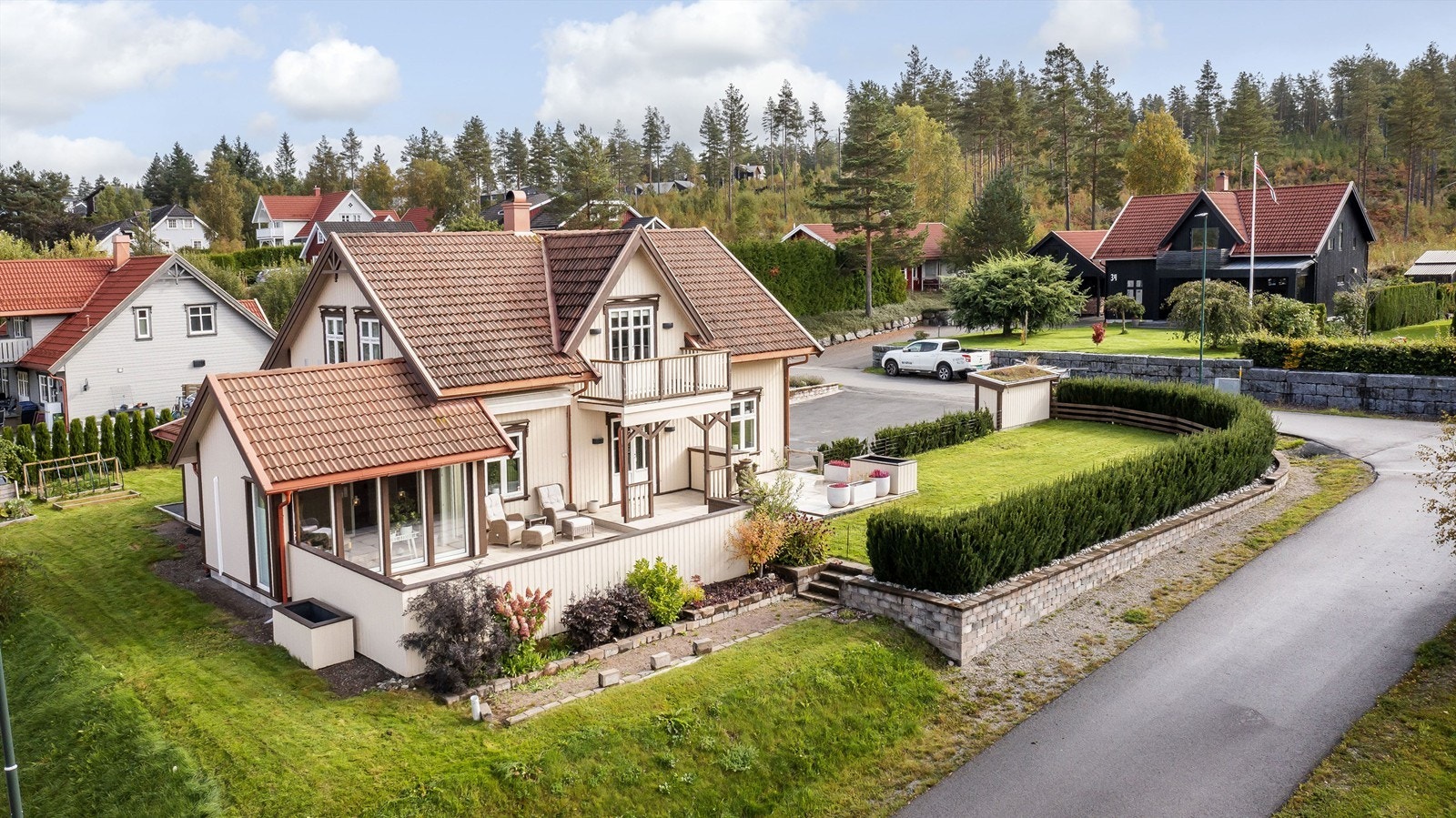 Velholdt og innholdsrik familiebolig. Galleribilde