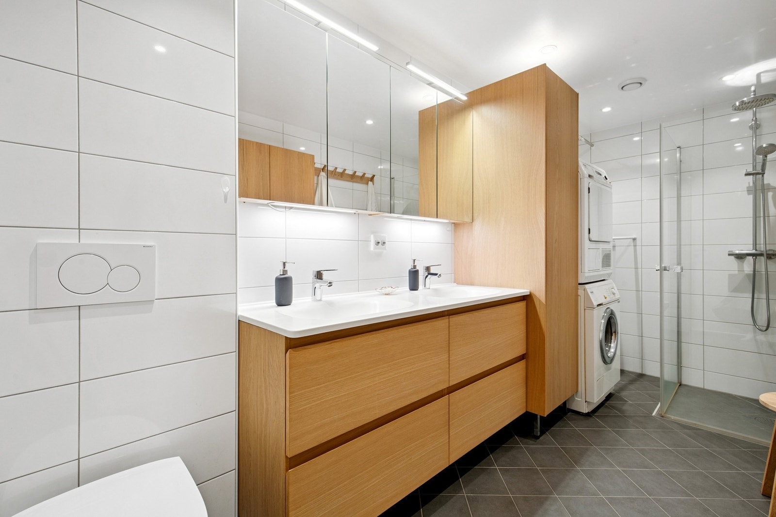 Flislagt bad/ vaskerom Galleribilde