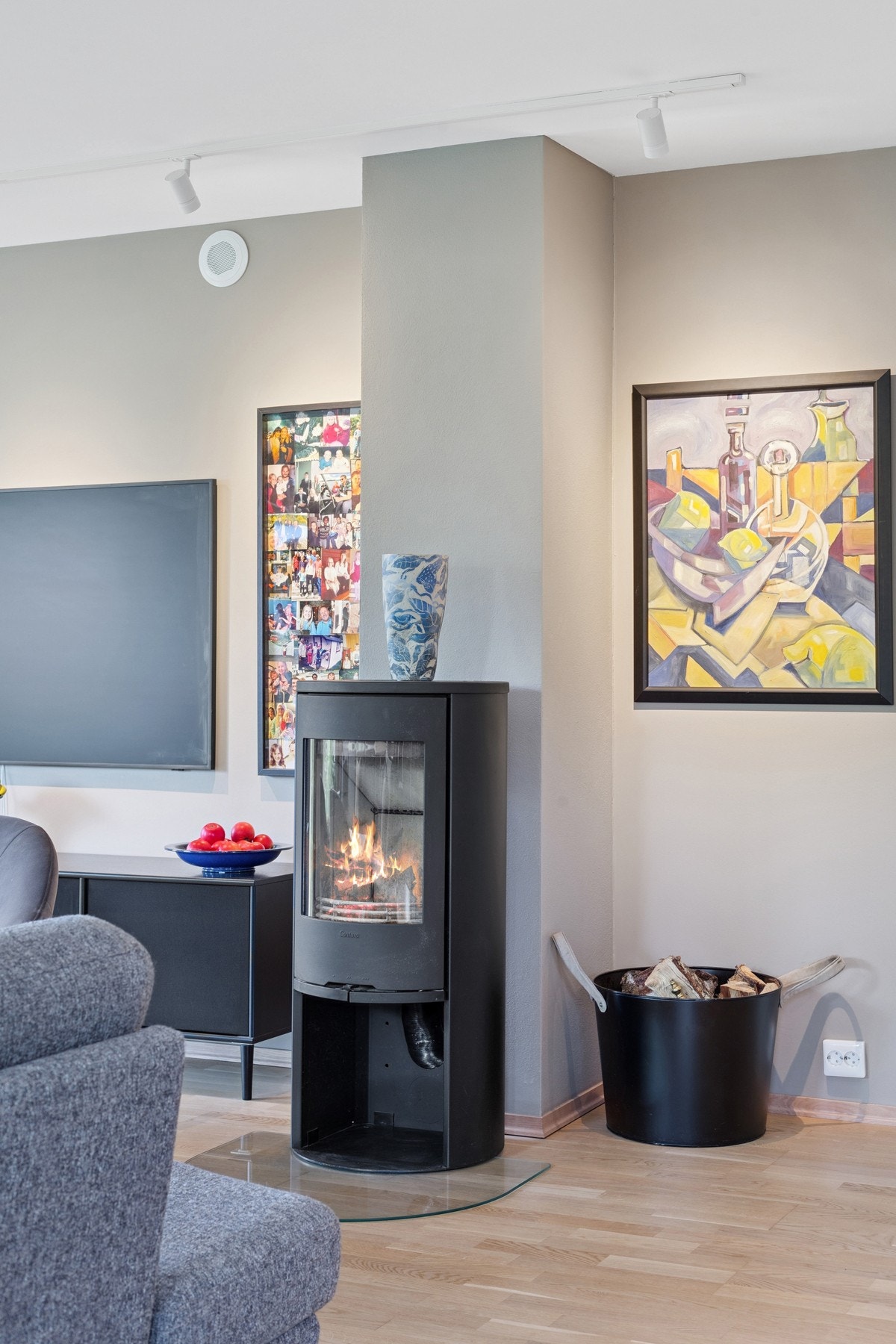 Vedfyring på stue Galleribilde