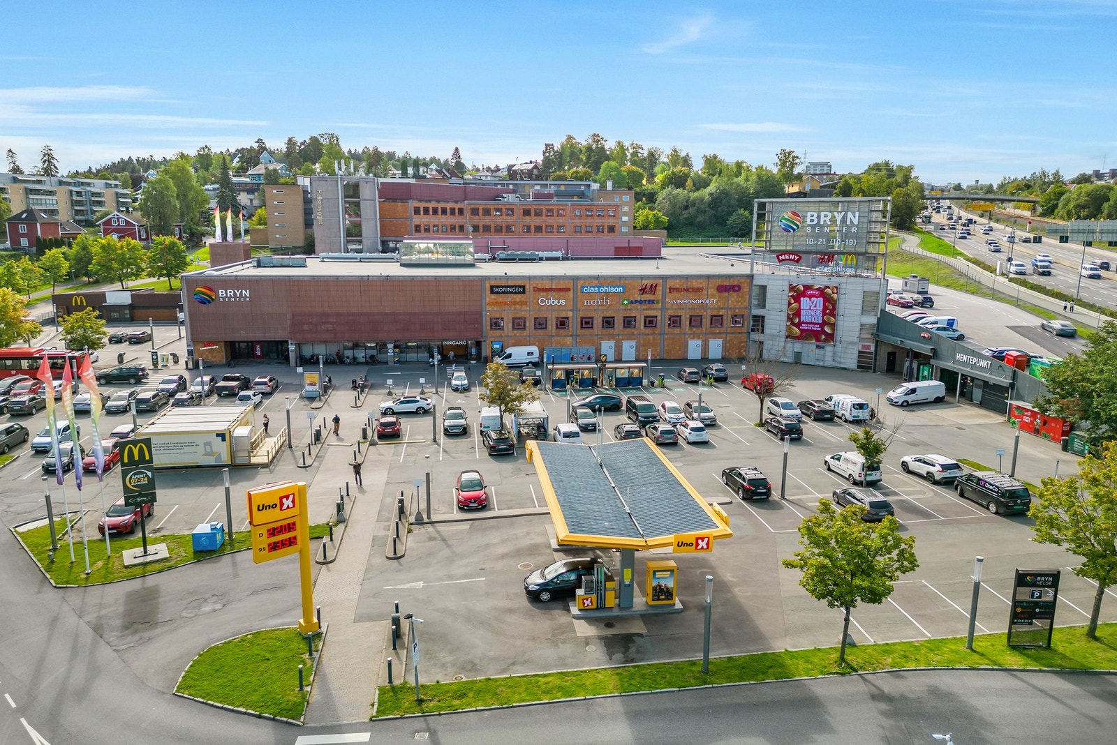 Ønsker man ytterligere servicetilbud finner du bla. Bryn senter og Lambertseter senter også i nærheten. Galleribilde