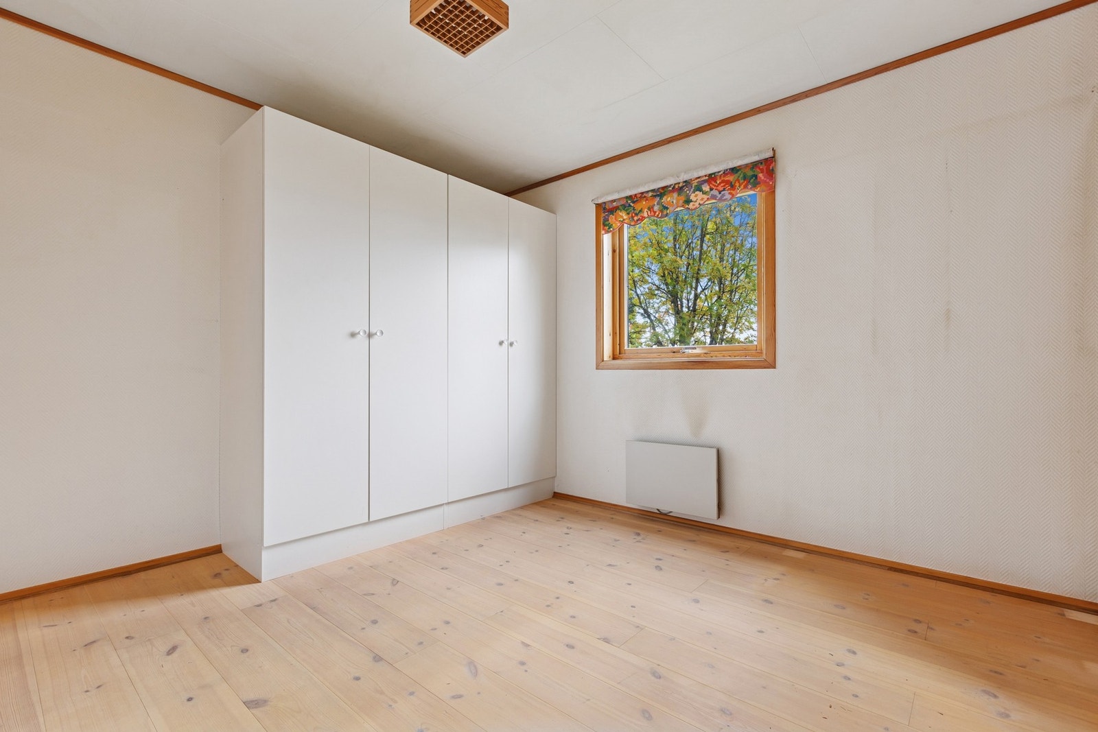 Boligen har to soverom beliggende i sokkeletasjen. Galleribilde